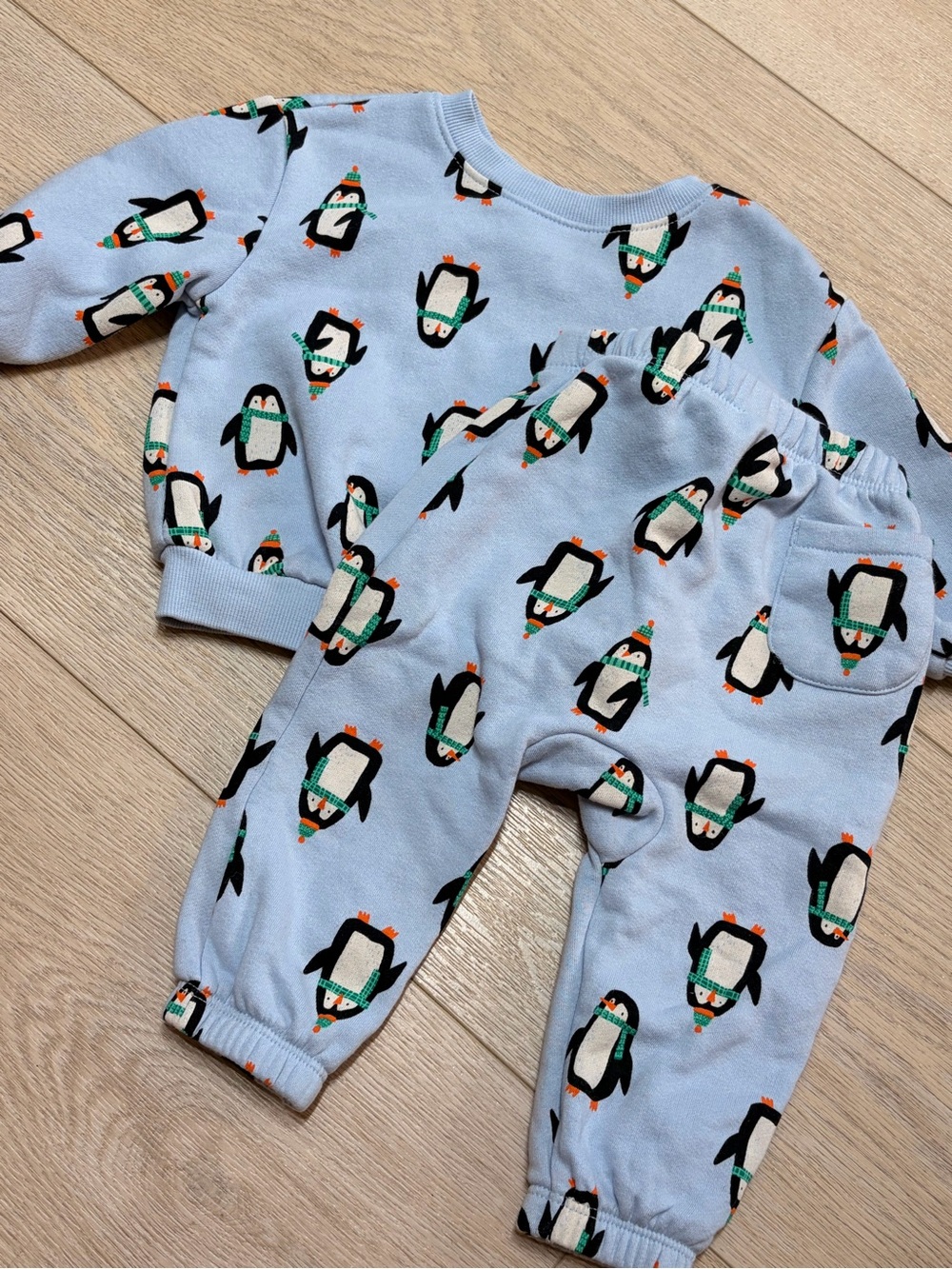 Old Navy Baby Penguin Print Sweatshirt & Jogger Set Light Blue Winter Christmas